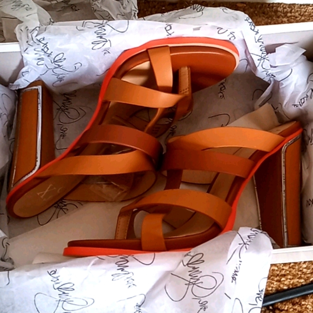 Brand new platforms GX by Qwen Stefani